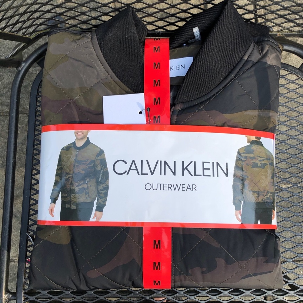 Calvin Klein Men's Quilted Baseball Jacket
New with tags
Size M
Price fi…